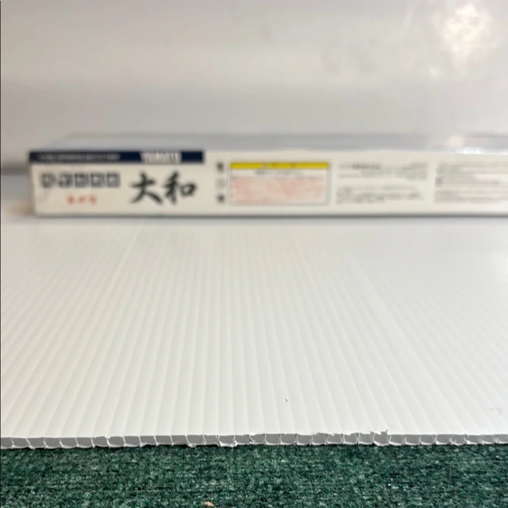 Yamato Battleship Model Kit 1/700 - Picture 3 of 5